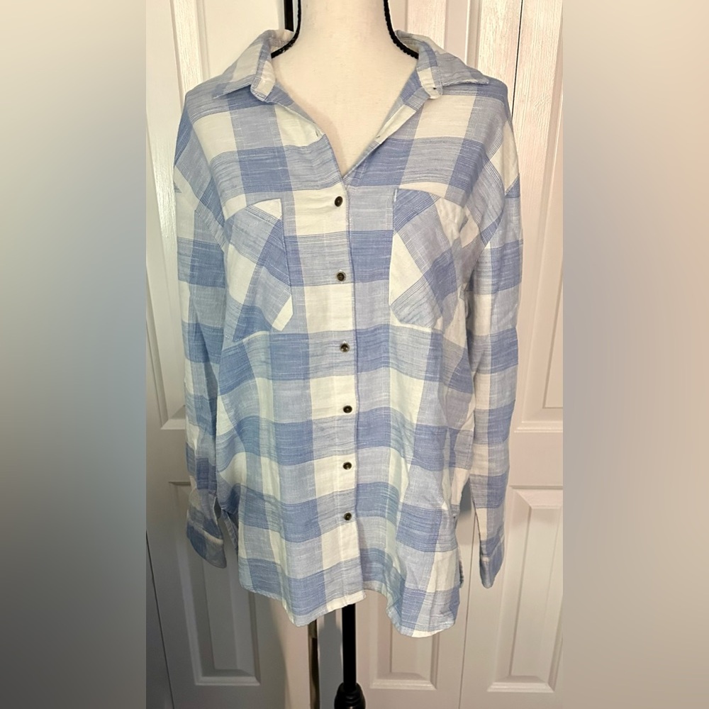 DESIGNED BY BILLABONG!! Great Condition Blue/White 100% Cotton LongSleeve Shirt.